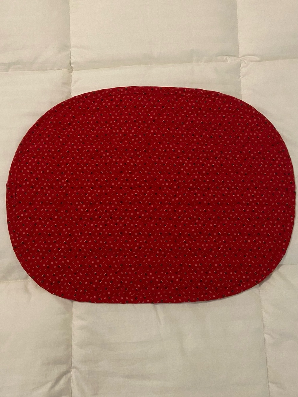 Set of 4 Vintage Red Quilted Oval Placemats Small Floral Country Cottage 16”